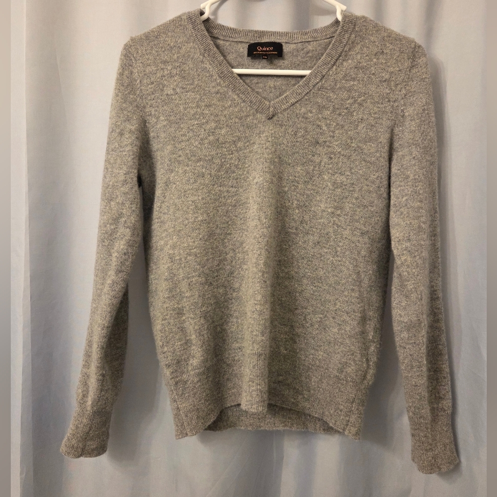 Quince 100% Mongolian Cashmere Gray V-Neck Sweater